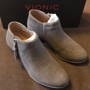 Vionic women’s Serena greige heel ankle shoe